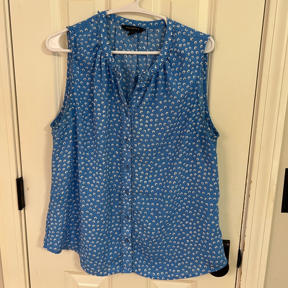 Banana Republic Blue and White Sleeveless Blouse